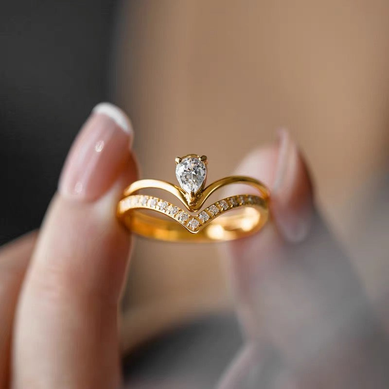 18k Gold Micro-inlaid V-shaped Water-drop Moissanite diamond ring