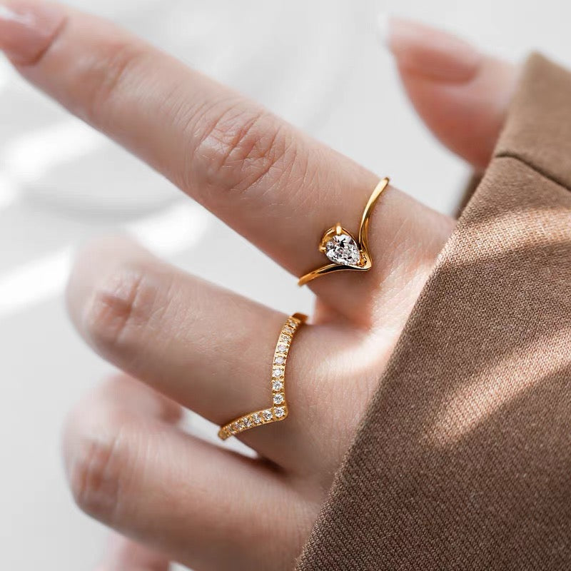 18k Gold Micro-inlaid V-shaped Water-drop Moissanite diamond ring
