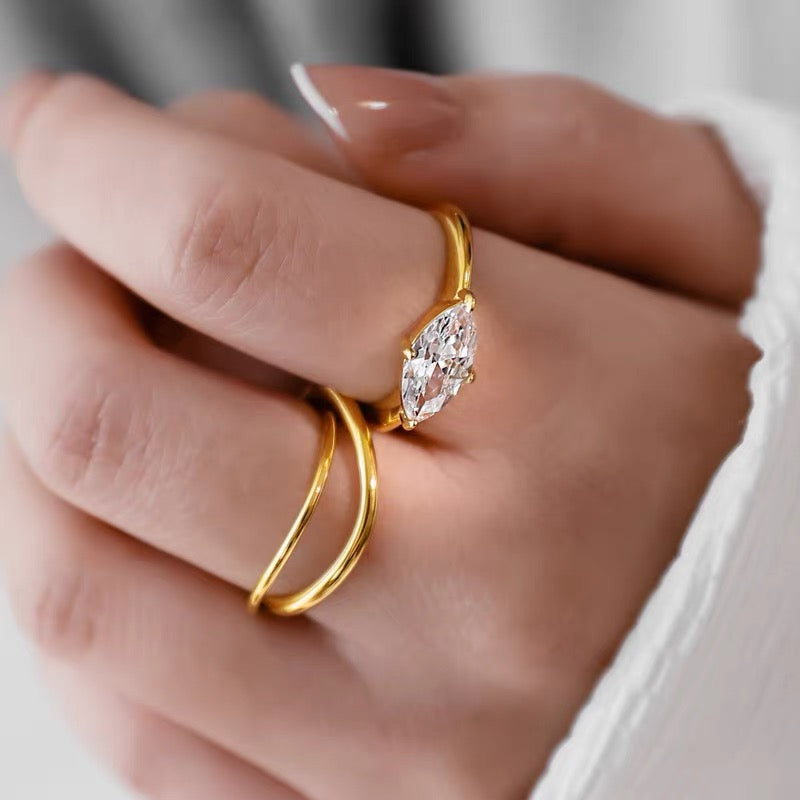 Horse-eyes shape Moissanite diamond gold ring